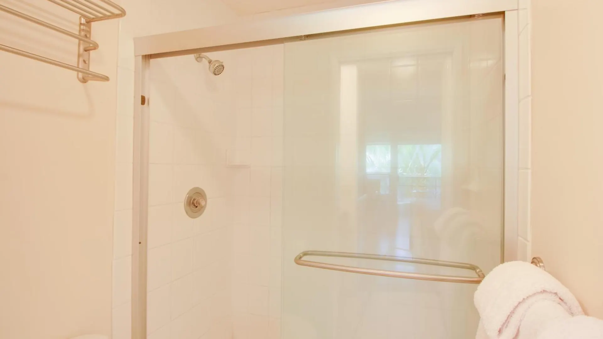 Kihei Beach Retreat With Pool Access, Walk To Shore! Wailea  0*, Wailea (Maui)