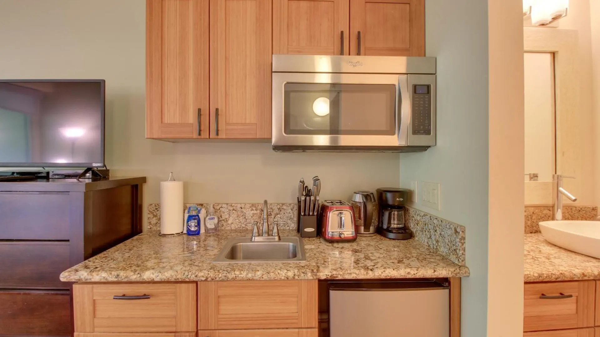 Kihei Beach Retreat With Pool Access, Walk To Shore! Wailea  United States